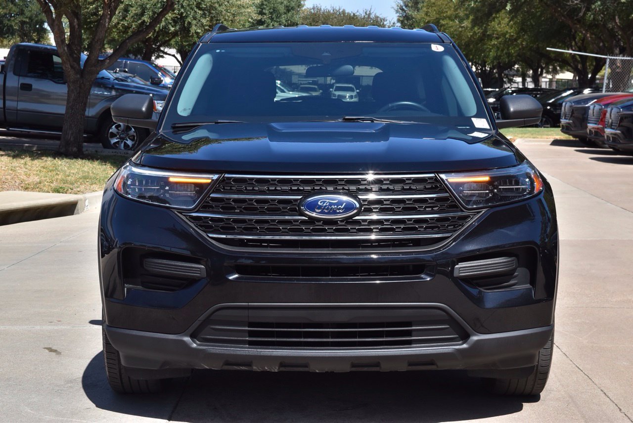 Used 2023 Ford Explorer XLT AWD/4WD image 3