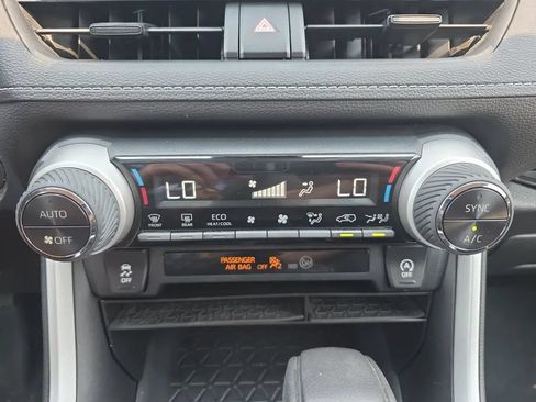 Used 2020 Toyota RAV4 XLE FWD image 30