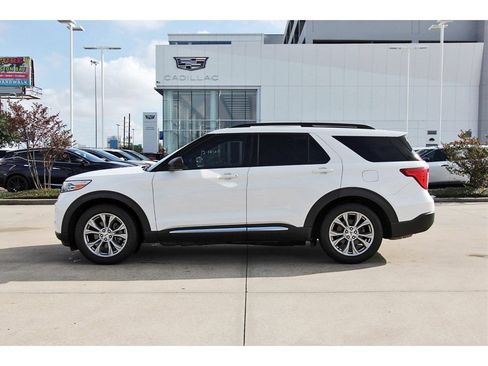 Used 2020 Ford Explorer XLT w/ Equipment Group 202A image 3