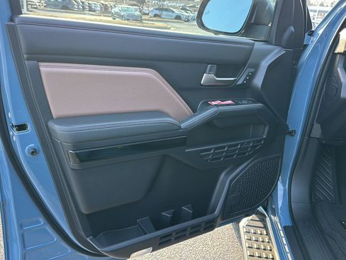 New 2026 Toyota 4Runner Hybrid Platinum image 14