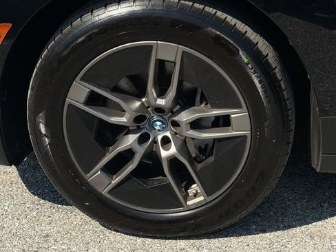 Used 2023 BMW iX xDrive50 AWD/4WD image 18