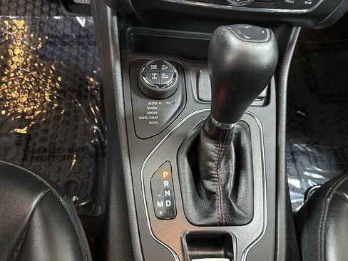 Used 2020 Jeep Cherokee Trailhawk w/ Cold Weather Group image 22