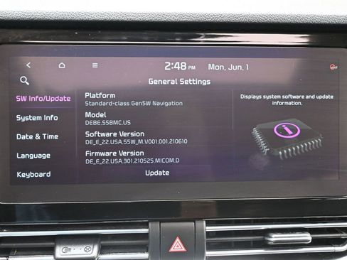 Used 2022 Kia Niro EX Premium w/ Cold Weather Package FWD image 26
