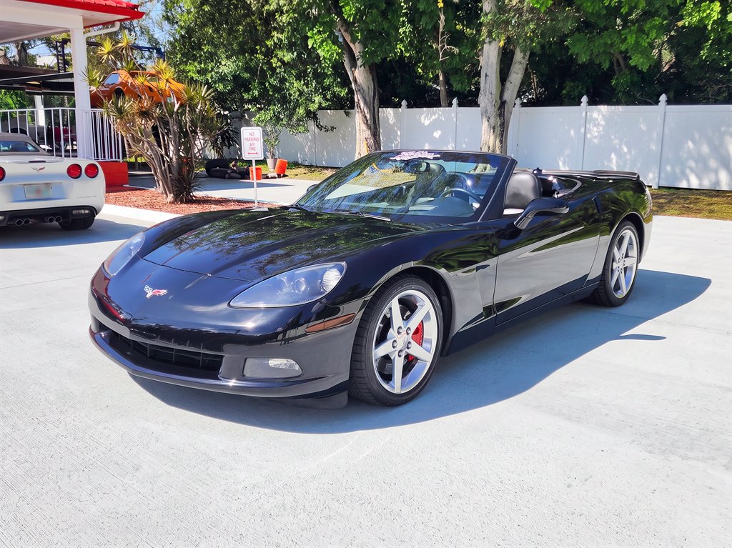 Used 2005 Chevrolet Corvette Convertible w/ Preferred Equipment Group RWD image 4