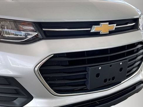 Used 2020 Chevrolet Trax LS w/ Tint and Cruise Package AWD/4WD image 27