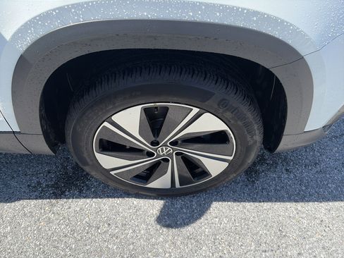 Used 2024 Volkswagen Taos SE image 14