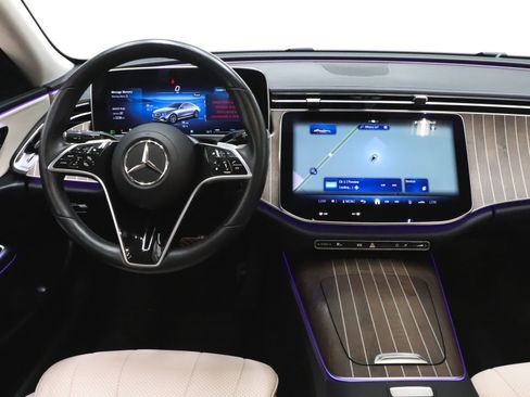 Used 2025 Mercedes-Benz E 350 4MATIC Sedan image 17