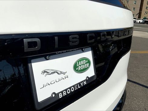 New 2025 Land Rover Discovery Dynamic SE image 15