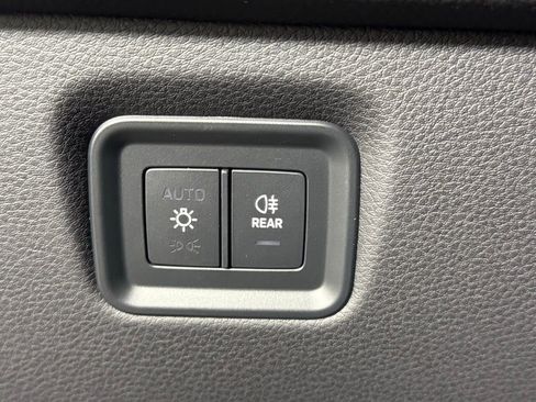 Certified 2025 Porsche Cayenne image 34