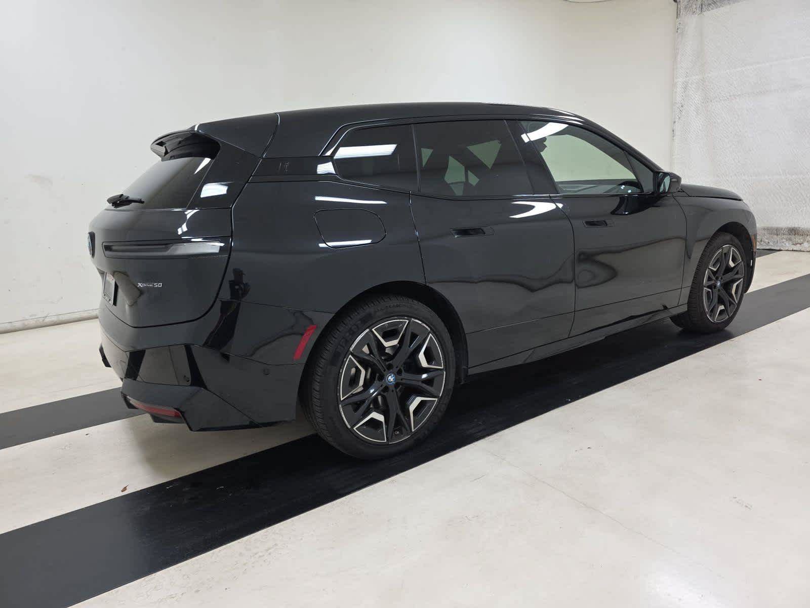 Used 2024 BMW iX xDrive50 w/ Sport Package AWD/4WD image 4