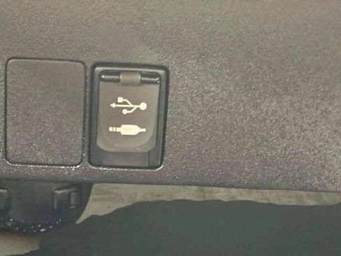 Used 2018 Toyota RAV4 LE w/ All Weather Liner Package AWD/4WD image 30