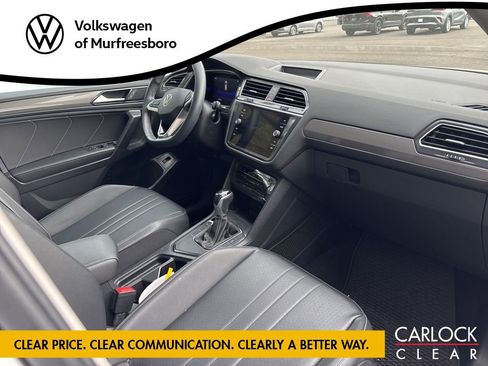 Used 2022 Volkswagen Tiguan SE w/ Panoramic Sunroof Package image 6