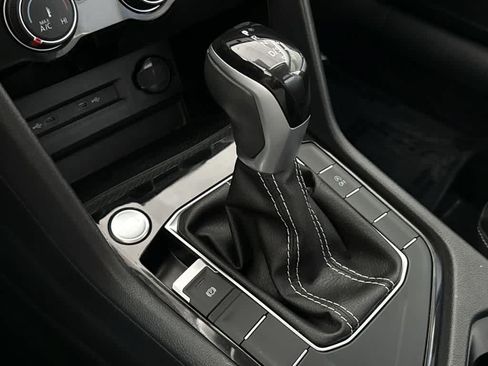 Certified 2023 Volkswagen Taos SE FWD image 21