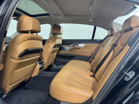 Used 2022 BMW 750i xDrive AWD/4WD image 33