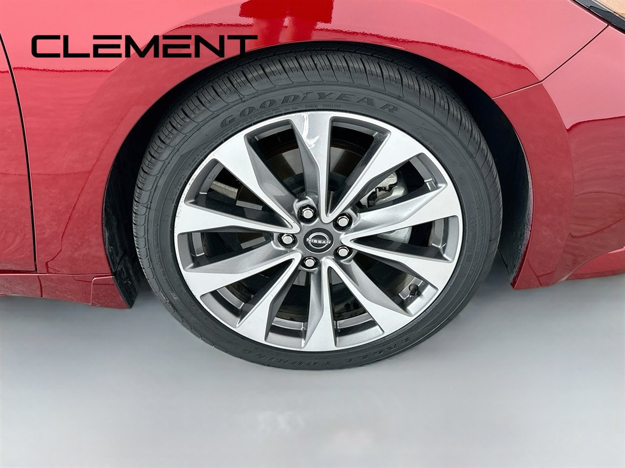Used 2023 Nissan Maxima Platinum w/ Sport Mat Group FWD image 38