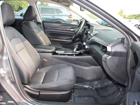Used 2024 Nissan Altima 2.5 SV FWD image 12