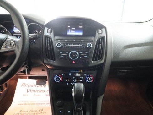 Used 2018 Ford Focus SE w/ SE Appearance Package FWD image 13
