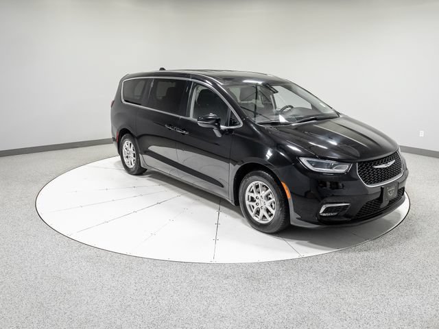 Used 2024 Chrysler Pacifica Touring-L FWD image 31