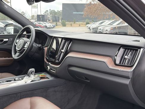 Used 2023 Volvo XC60 T8 Plus image 20