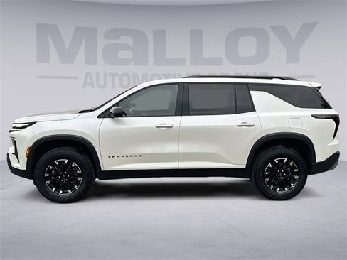 Used 2024 Chevrolet Traverse Z71 image 2