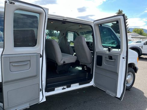 Used 2006 Ford E-350 and Econoline 350 XLT RWD image 16