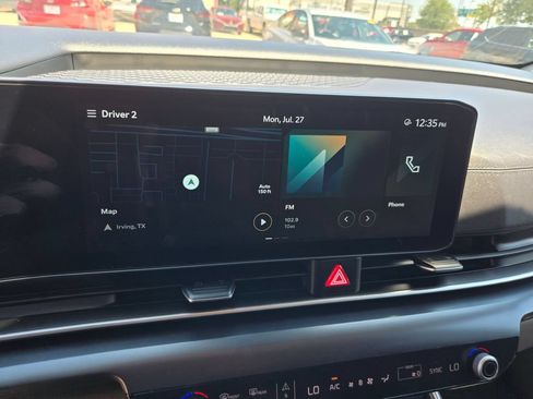 Used 2025 Kia Carnival FWD image 21
