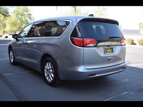 Used 2021 Chrysler Voyager LX FWD image 5