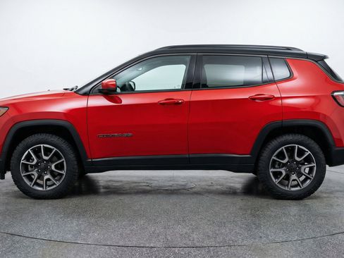 Used 2025 Jeep Compass Trailhawk AWD/4WD image 5