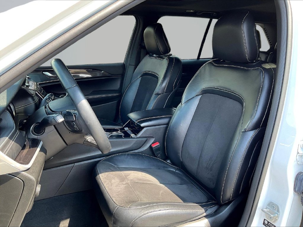 Used 2022 Jeep Grand Cherokee Altitude AWD/4WD image 22