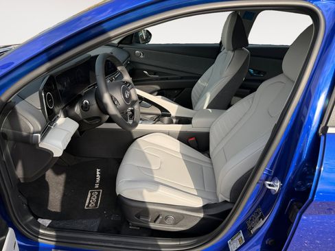 New 2025 Hyundai Elantra Limited image 10