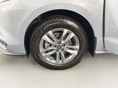 Used 2023 Toyota Sienna XLE Woodland Edition AWD/4WD image 34