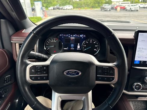 Used 2024 Ford Expedition Max Limited AWD/4WD image 23
