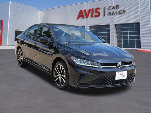 Used 2025 Volkswagen Jetta Sport FWD image 9