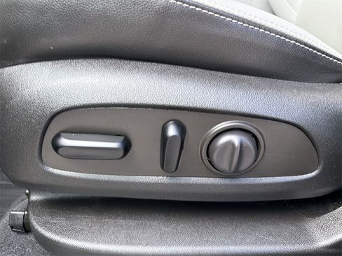 Used 2022 GMC Terrain SLT w/ Infotainment Package II image 13