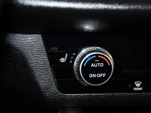 Used 2023 Mitsubishi Outlander SE AWD/4WD image 29