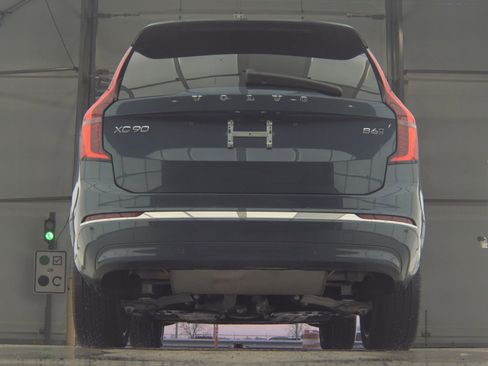 Used 2024 Volvo XC90 T8 Plus w/ Protection Package image 7