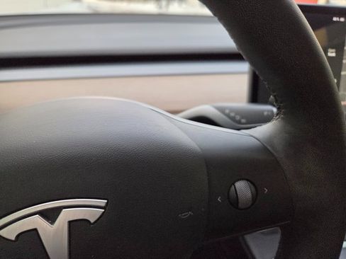 Used 2021 Tesla Model Y Long Range image 23