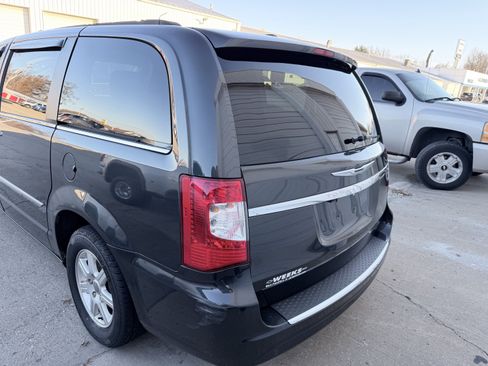 Used 2012 Chrysler Town & Country Touring w/ Entertainment Group #1 image 4