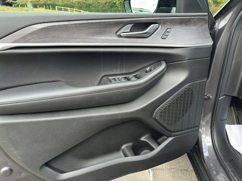 New 2025 Jeep Grand Cherokee Limited image 11