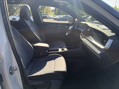 New 2026 Volkswagen Tiguan SE R-Line AWD/4WD image 25