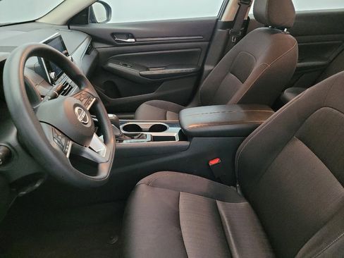 Used 2024 Nissan Altima 2.5 SV image 17