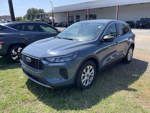 Used 2023 Ford Escape Active w/ Cold Weather Package FWD image 3
