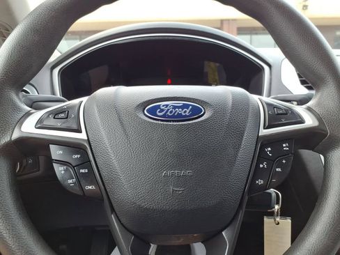 Used 2015 Ford Fusion SE FWD image 19