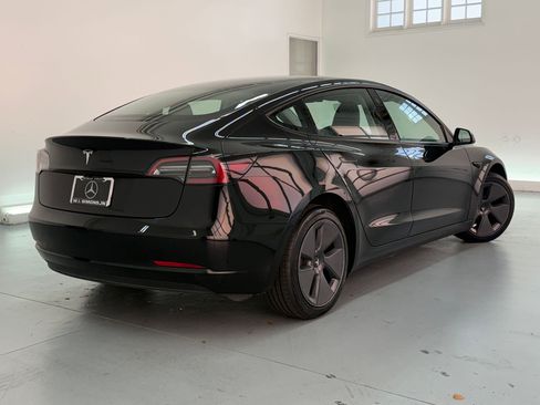 Used 2023 Tesla Model 3 Standard Range image 8