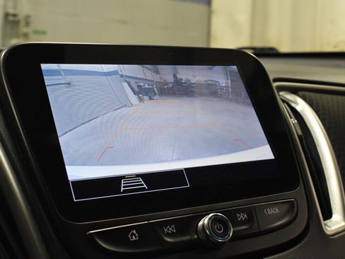 Used 2022 Chevrolet Malibu LT FWD image 17