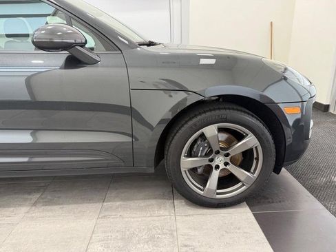 Certified 2025 Porsche Macan AWD/4WD image 10