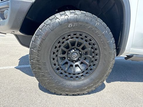 Used 2025 GMC Sierra 1500 AT4X image 19