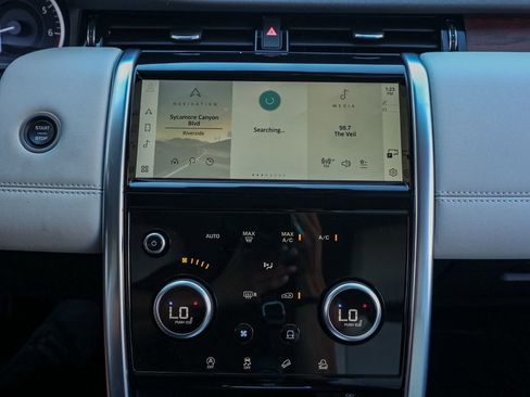 Used 2023 Land Rover Discovery Sport SE image 28