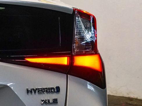 Used 2019 Toyota Prius XLE w/ Advanced Technology Package image 12