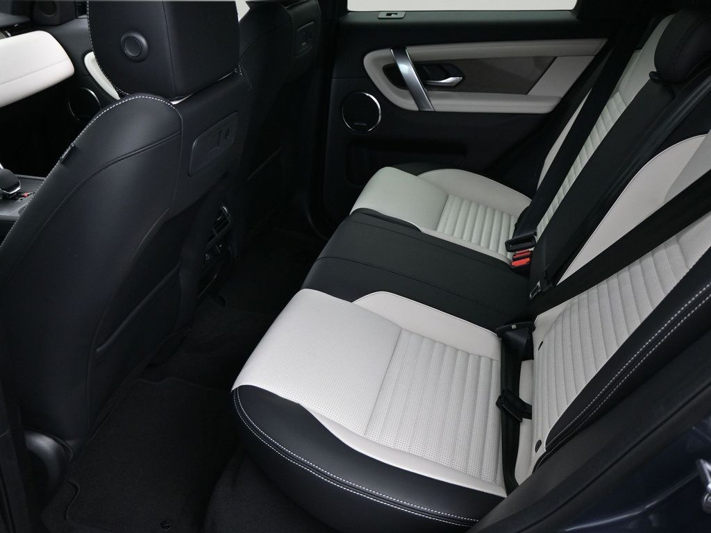 Used 2025 Land Rover Discovery Sport Dynamic SE AWD/4WD image 6